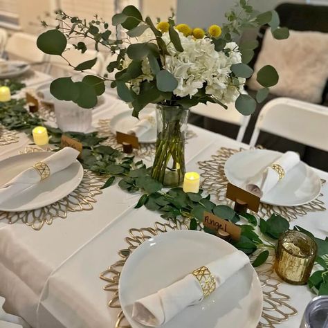 Gold Placemats Table Setting Wedding, Gold Placemats Wedding, Gold Placemat, Hobbit Wedding, Event Decor Ideas, Gold Placemats, Party Decorations Table, Family Style Table, Led Tea Light Candles