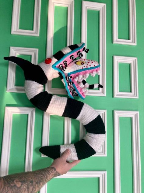 Beetlejuice Fans Will Want To Crochet This Incredible Sandworm, Pattern Masterfully Designed By Tanya Corbeil | KnitHacker Free Crochet Halloween, Crochet Halloween Patterns, Plush Crochet Pattern, Beetlejuice Sandworm, Crochet Tee, Plush Crochet, Crochet Hack, Crochet Halloween, Animal Crochet