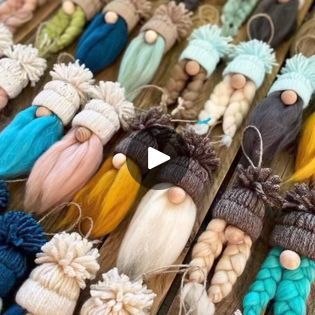 Gonk Tutorial, Diy Christmas Decorations With Yarn, Gnome Ornaments Diy, Diy Christmas Gnomes, Sellable Crafts, Gnome Diy, Yard Art Crafts, Christmas Video, Easy Holidays Crafts