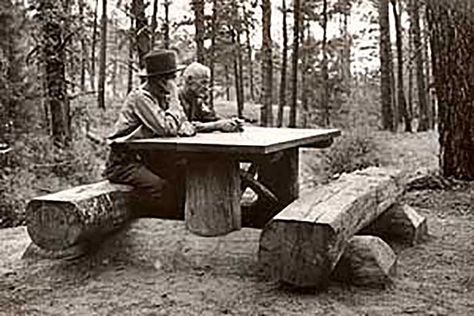 Log Picnic Table My Hood National Park Log Tables, Outdoor Living Kitchen, Tree Stump Table, Log Table, Rustic Log Furniture, Tree Furniture, Landscape Structure, Off Grid Cabin, My Hood