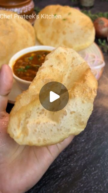 Prateek Singh on Instagram: "Thele vaale Chole ke Bhature 💜🤤  . . #bhature #cholebhature #cholebhature😋 #breakfast #breakfastideas #recipe #chefprateek #chefprateekskitchen" Chhola Bhatura Recipes, Veg Breakfast Recipes Indian, Breakfast Recipes Indian Veg, Chole Bhature Recipe, Bhature Recipe, Chole Bhature, Indian Veg Recipes, Breakfast Recipes Indian, August 22