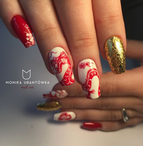 China dragon Nails art Dragon Nail Art, Cny Dragon, Cny Nails, Spring Dragon, Burgundy Acrylic Nails, Communist China, January Nail Designs, China Dragon, Nail Design Glitter