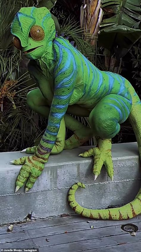 Wow! Janelle, 37, stole the limelight by dressing up as a chameleon in an incredible full-body transformation costume Dinosaur Costume Women, Jungle Halloween Costume, Animals Halloween Costumes, Lizard Halloween Costume, Green Costume Ideas, Jungle Costumes, Transformation Costume, Chameleon Costume, Alligator Costume