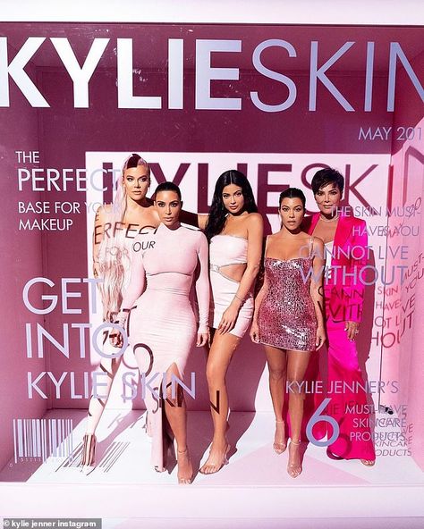 Striking a pose: She shared photos of herself, as well as her mother and sisters, posing behind the transparent filter Moda Kylie Jenner, Looks Kylie Jenner, Estilo Kylie Jenner, Kylie Skin, Family Over Everything, Kylie Jenner Instagram, Jenner Family, Kardashian Family, Kylie Jenner Style