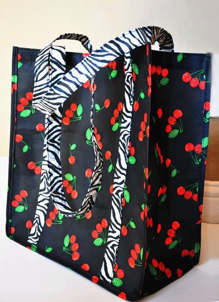 Tutorial: Make a reusable market bag ~ DIY Tutorial Ideas! Grocery Bag Pattern, Shopping Bag Pattern, Tote Bags Sewing, Sewing Purses, Patchwork Bags, Bag Patterns To Sew, Bags Tutorial, Sewing Projects For Beginners, Purim