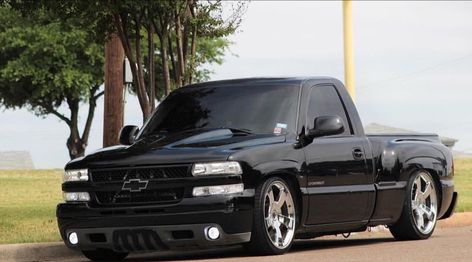 Chevy Trucks Lowered, Classic Cars Trucks Chevy, Chevy Trucks Silverado, Silverado Truck, Ford Trucks F150, Muscle Truck, Dropped Trucks, Black Truck, C10 Chevy Truck