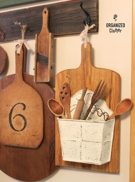 Deco Champetre, Thrift Store Crafts, Clutter Organization, Funky Junk, Thrift Shop, Into The Woods, Farmhouse Kitchen Decor, Old Wood, Cheap Home Decor