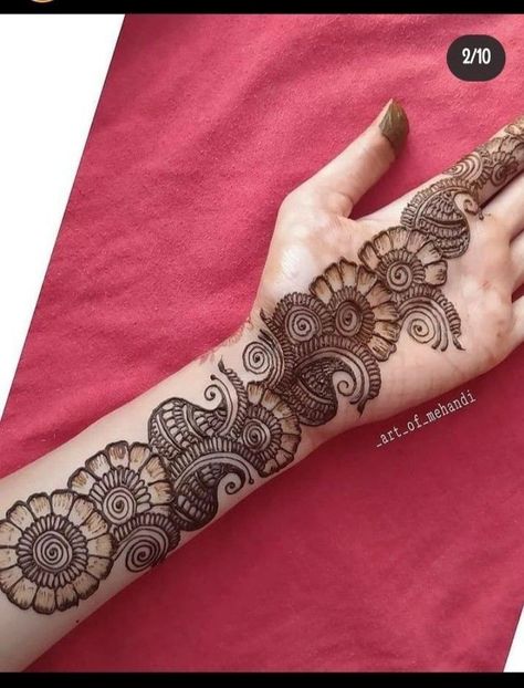 Arabian Mehendi Designs For Front Hands, Short Mehndi, Henna Styles, Front Hand Mehndi Design, Simple Mehendi, Front Hand Mehndi, Simple Arabic Mehndi, Mehndi Designs Simple, Front Mehndi Design