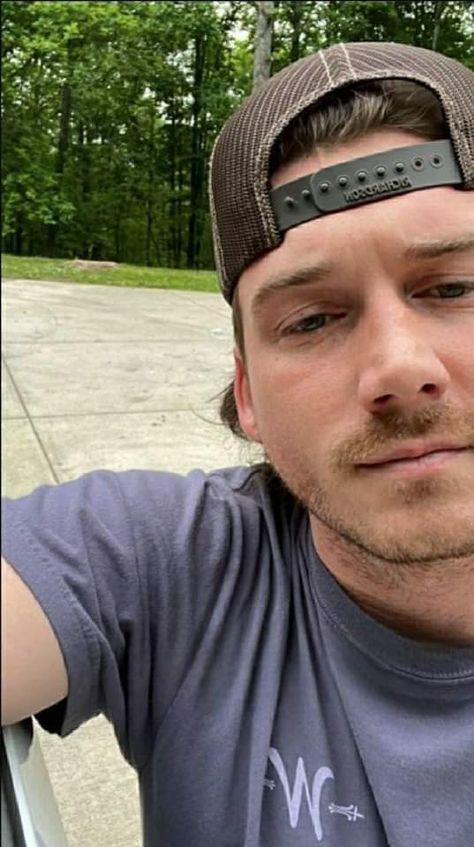 Morgan Wallen Selfie, Morgan Wallen, Hot Tee, Best Country Singers, Doctor Picture, Cute Country Boys, Cute N Country, Country Men, Cute Lazy Outfits