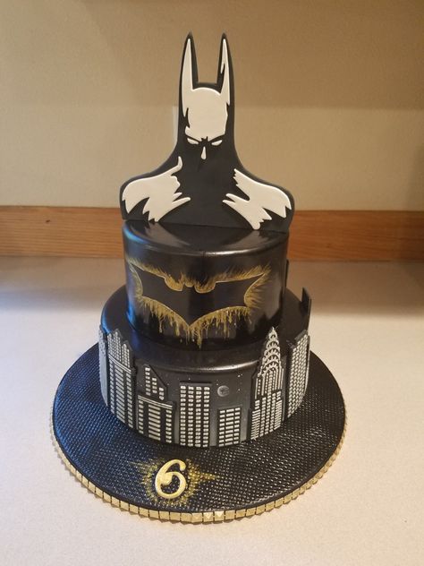 "I'm Batman.....in cake form" Batman Cake For Men, Knight Cake, Batman Birthday Cakes, Cartoon Birthday Cake, Boys Cake, Cake Form, Batman Theme, Batman Cake, I'm Batman