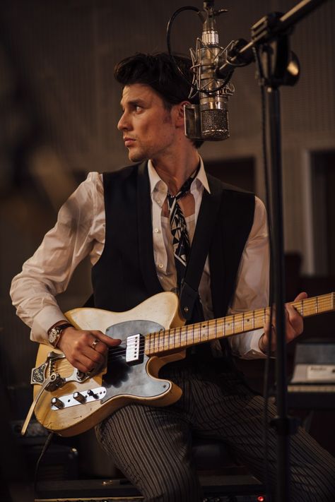 James Bay Aesthetic, Male Musician Aesthetic, Guitar Poses, Beard Stubble, Musician Aesthetic, Chet Baker, Rockstar Style, James Bay, Music Collage