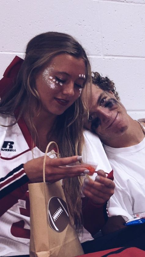 Football Game Makeup High School, Spirit Day Makeup, Spirit Week Face Paint Ideas, Football Makeup Ideas, Cheer Makeup High School, Pep Rally Face Paint, Football Game Face Paint, Team Spirit Ideas, Fan Face Paint