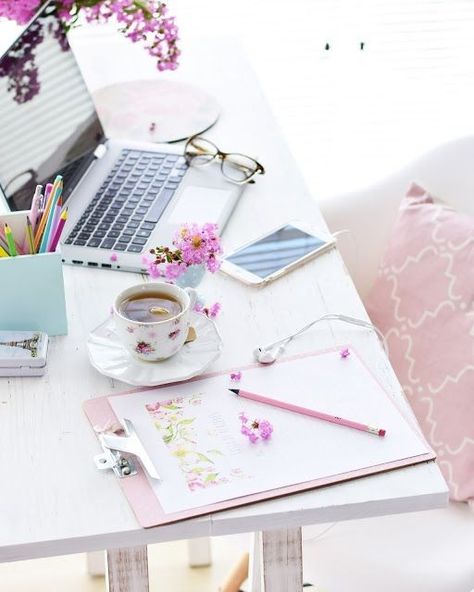 Kosmetyki Mary Kay, Pink Desk, Zoella, Galaxy Phone Wallpaper, Styled Stock Photos, Coffee And Books, Office Inspiration, Styled Stock, Home Office Design