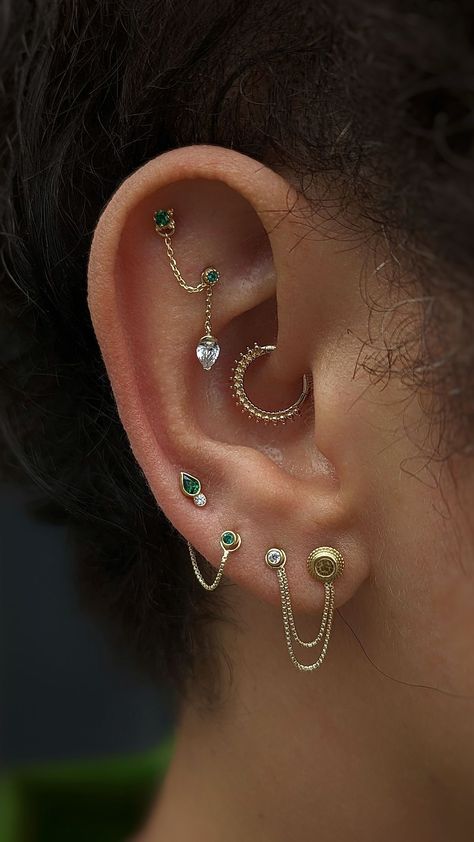 Gold Ear Curation, Constellation Piercings, Minimalist Ear Piercings, Unique Ear Piercings, Ear Stacks, Ear Piercings Chart, White Gemstones, Ear Curation, Ear Art