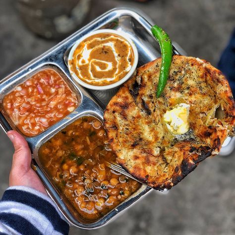 MEHAK DHAWAN 💕 on Instagram: “Nothing is satisfying then a hot plate of Kulcha with pipping hot dal Makhani and chole 😍😍😍 . . 📍SS Kulcha .  #foodiesince96 💫💫 YouTube -…” Chole Kulche, Amritsari Kulcha, Dal Makhani, Vegetarian Snacks Recipes, Vegetarian Snacks, Hot Plate, Palak Paneer, Chutney, Seafood Recipes