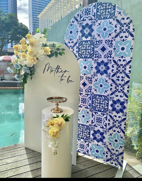 Greek Theme Party Decorations Ideas, Bridal Shower Mama Mia, Clase Azul Theme Party, Greek Theme Decor, Talavera Party Ideas, Grecian Party Theme, Mediterranean Party Backdrop, Talavera Birthday Party, Greek Party Decor