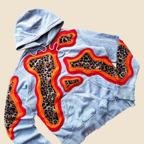 REWORKED NIKE TIGER CONTOUR SET HOODIE & SHORT PANTS SIZE M Now available on the website. link in bio🫂 Reworked Nike, Reworked Fashion, Website Link, Flea Market, Short Pants, Link In Bio, Nike, Pants, Trousers