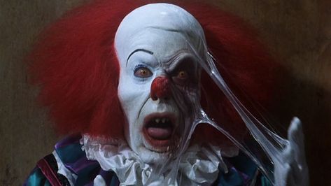 Melty-Faced Pennywise in Stephen King's IT ( 1990 )    #StephenKingsIT #Pennywise #horror #horrorMovies #StephenKing Penny Wise Clown, Clown Film, Clown Names, Es Pennywise, Famous Clowns, Stephen King It, Stephen Kings, Pennywise The Clown, Tim Curry