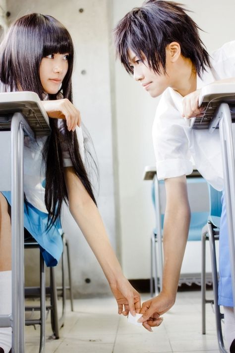 Kimi ni Todoke's Kuronuma Sawako and Kazehaya Shouta Cosplay Sawako Cosplay, Shota Kazehaya, Couple Cosplay, Japanese Couple, Cosplay Photography, Epic Cosplay, Cosplay Tutorial, Anime Figurines, Amazing Cosplay