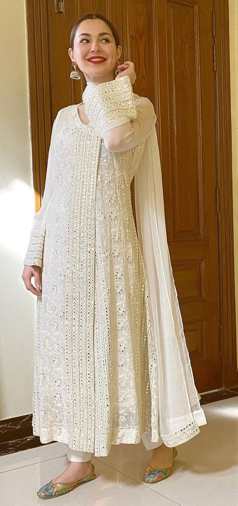 Suits For Women Indian, Hania Amir, Simple Kurta Designs, Designer Kurti Patterns, Pakistani Fashion Casual, Pakistani Dresses Casual, Pakistani Fashion Party Wear, Beautiful Pakistani Dresses, Dress Neck Designs