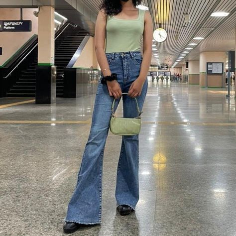 #outfit #flaredjeans #blackboots #greenfit Green Black Outfit, Camisole Outfit, Baguette Bag, Flared Jeans, Black Outfit, Bell Bottom Jeans, Flare Jeans, Mint Green, Black Boots