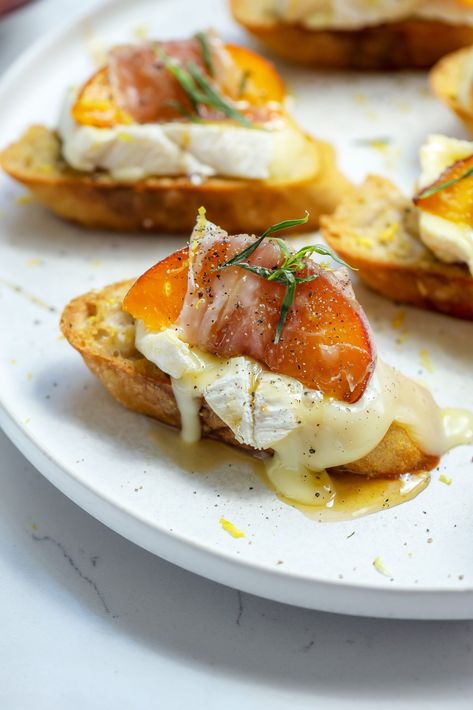 Peach And Brie Crostini, Peach And Brie, Hosting Appetizers, Habanero Honey, Peach Brie, Appetizers Brie, Peach Appetizer, Brie Crostini, Brie Cheese Recipes