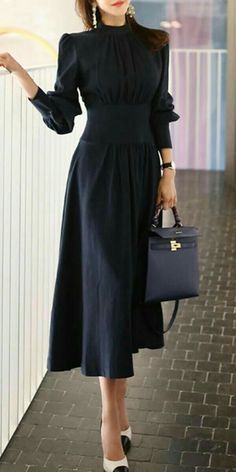 Looks Chic, 가을 패션, Mode Vintage, Classy Dress, Elegant Outfit, Skater Dress, Stylish Dresses, Modest Fashion, Classy Outfits