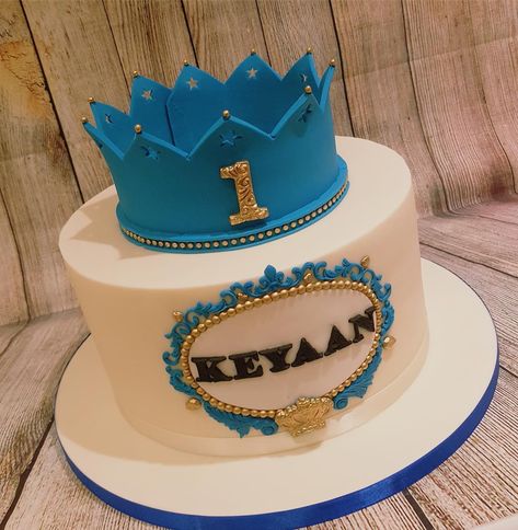 Aleena's Cakes on Instagram: “Perfect cake for a prince 👑 swipe to see more pics👉🏻 💙💛 #aleenascakes #birthday #birthdaycake #birthdayprincecake #princecake #cupcakes…” Prince Theme Birthday Cake, Prince Cake Ideas, Prince Birthday Cake, 1st Birthday Cake Designs, Cake Designs For Boy, Prince Cake, Royal Cakes, Baby Boy Birthday Cake, Boys 1st Birthday Cake