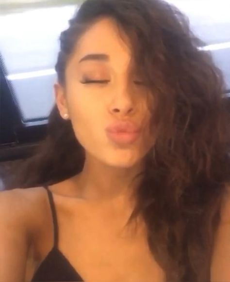 Ariana Video, Ariana Grande Gif, Ariana Grande Cute, Ariana Grande Photos, Ariana Grande Pictures, Let Me Love You, The Good Witch, Aesthetic Videos, Favorite Celebrities