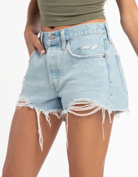 Levi's 501 Original Denim Shorts Denim Shorts Outfit Summer, Womens Denim Shorts, Rome Outfits, Jean Short Outfits, Denim Skirt Outfits, Summer Shorts Outfits, Trendy Jeans, Ripped Shorts, Womens Denim