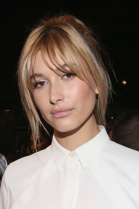 Der Pony ist die absolute Trendfrisur. Wir haben für euch die schönsten Pony-Frisuren der Promis in unserer Bildergalerie zusammengefasst. Hailey Baldwin Hair, Brunette Lob, Long Fringe Hairstyles, Edgy Pixie, Bangs For Round Face, How To Cut Bangs, Fresh Hair, Wispy Bangs, Long Bangs