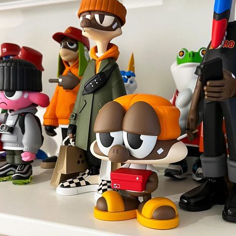 Art Toys Design Ideas, Skateboard Room, Designer Toys Vinyl, Store Shelves Design, Toys Design, Art Toys Design, Toys Ideas, Vinyl Art Toys, Toy Sculpture