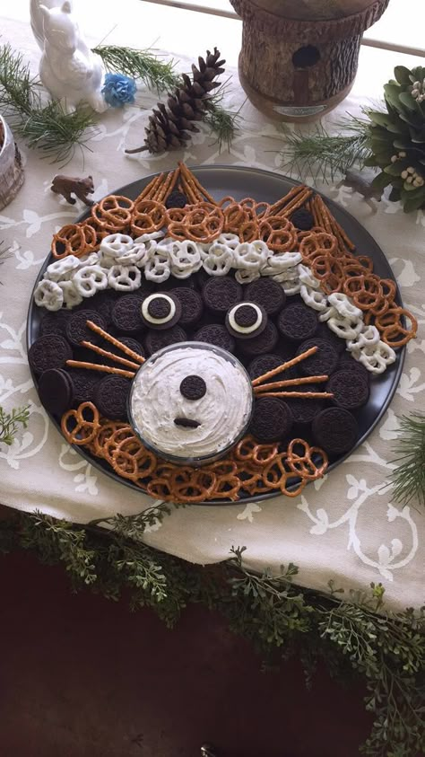 Raccoon Party, Oreo Dip, Woodland Baby Shower Theme Decorations, Raccoon Birthday, Animal Baby Shower Cake, Wolf Cake, Shower Snacks, Movie Night Theme, Shower Foods