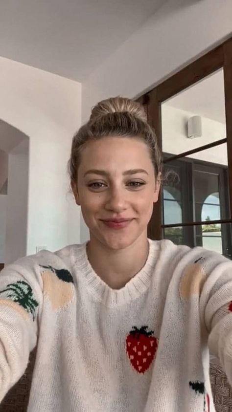 Lili Reinhart Pictures, Lili Reinhart Selfie Video Call, Victoria James Video Call, Lili Reinhart Selfie, Lili Reinhart Hot Pics, Jennifer Aniston Videos, Victoria James, Woman Pics, Deni Denials