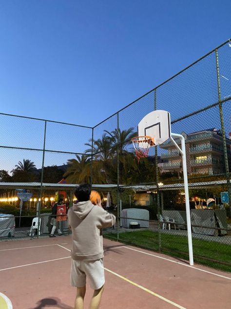 Dbl Basketball Indonesia, Basketball Player Boyfriend, Basketball Ground, Basketball Boyfriend, Kore Ulzzang, Bola Basket, Gentleman Aesthetic, Cool Boy Image, Basketball Photography