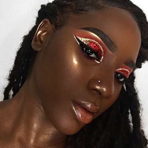 Glowing Beauty ✨🌟 #Repost @melaninbeautiesunite ・・・ Santa’s Got JUNGLE FEVER😝🎅🏻🤶🏾🎄 (P.S. Giving him Chocolate Instead of Cookies 😉🍫) @collegiatebeauty _____________________________________________________ I BATHED IN MY @glowingcosmetics HIGHLIGHTER •••••••••••••••••••••••••••••••�••••••••••••••••••••• BROWS 😛: @benefitcosmetics KaBrow in Shade 6 @benefitcosmetics 24hr Brow Setter  @lagirlcosmetics Pro Concealer in FAWN ___________________________________________________ EYES 👀: @morph Red Glitter Makeup, Highlight Makeup, Sweet Makeup, Pro Concealer, Jungle Fever, Black Women Makeup, Glam Squad, Makeup Obsession, Highlighter Makeup