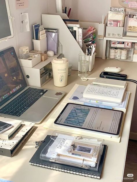 Work Desks, Studera Motivation, Study Desk Decor, Study Organization, Study Room Decor, Workspace Inspiration, Study Space, Study Motivation Inspiration, Study Desk