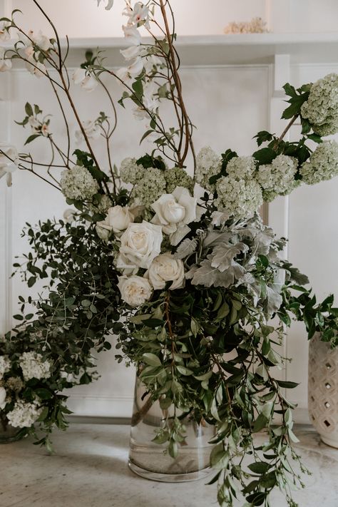 Large White Floral Arrangements, Tall White Floral Arrangements, Big White Floral Arrangements, Modern Green And White Floral Arrangements, Large Vase Arrangements, Large White And Green Floral Arrangement, Large Floral Arrangements, Large Flower Arrangements, Vase Arrangements