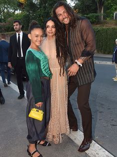 lisa bonet jason momoa daughter Jason Momoa And Lisa Bonet, Jason Momoa Lisa Bonet, Fendi Fashion Show, Fendi Couture, Jesse Metcalfe, Parisian Wedding, Robes Glamour, Avan Jogia, Lisa Bonet