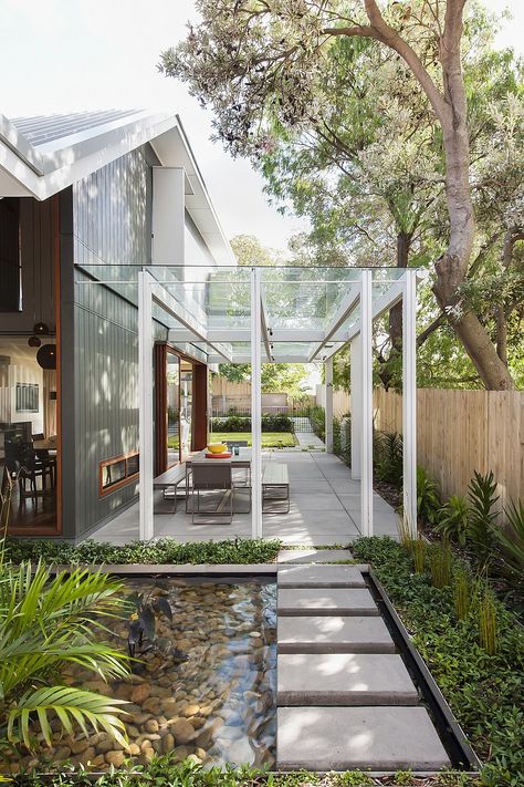 Gorgeous glass roof pergola of the Coogee House in Sydney, Australia. Yes please! I want this whole house! Contemporary Landscape Design, Garden Modern, Building A Pergola, Pergola Design, Wooden Pergola, Pergola With Roof, Have Inspiration, Pergola Plans, Pergola Kits