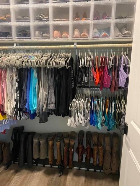 What To Hang Up And What To Fold, Gym Closet Aesthetic, Gym Clothes Storage Ideas, Gym Wardrobe Closet, Shoe Storage Closets, Big Closet Organization, Workout Clothes Organization, Gym Clothes Closet, Aesthetic Closet Organization