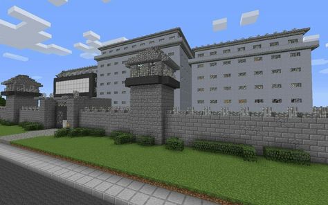 Minecraft Detention Center/Jail Minecraft Jail, Minecraft Prison, Villa Minecraft, Minecraft Car, Minecraft Building Blueprints, Modern Minecraft Houses, Minecraft Building Guide, Minecraft City Buildings, Minecraft City