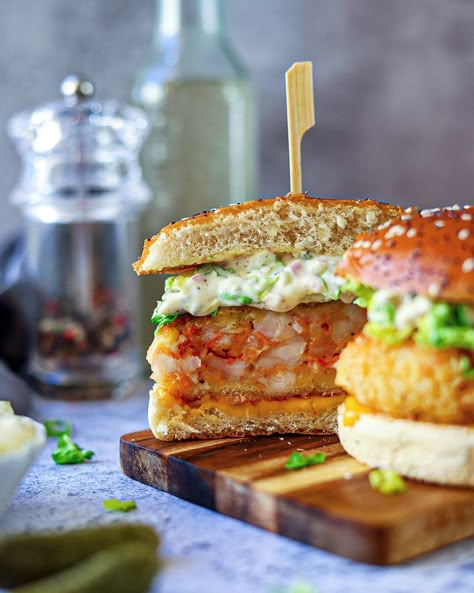 Shrimp Patty Burger, Seafood Burger, Shrimp Burger Trader Joes, Shrimp Burgers Recipe, Shrimp Burger Recipe, Shrimp Burgers, Shrimp Burger, Homemade Tartar Sauce, Shrimp Appetizers