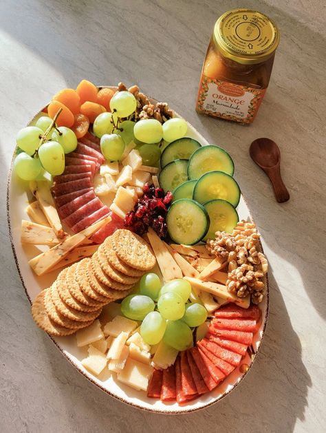 A small, green and red charcuterie board perfect for the holidays. Includes salami pepperoni parmesan gruyere grapes cucumber apricots walnuts cranberries. aesthetic charcuterie board on oval plate. Decorative tray. Aesthetic charcuterie board. Cranberries Aesthetic, Red Charcuterie Board, Aesthetic Charcuterie Board, Aesthetic Charcuterie, Tray Aesthetic, Small Charcuterie Board, Scientific Art, Oval Plate, Snack Board