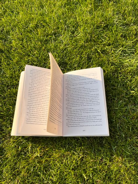 #summer #reading #books #bookstagram #booklover #bookaesthetic #grass #books #bookmark #goodreads Reading In Grass Aesthetic, Book On Grass Aesthetic, Bibliophile Aesthetic, Journaling Vision Board, Reading And Journaling, Reading Outside, Books Bookmark, Bible Project, Picnic Inspo