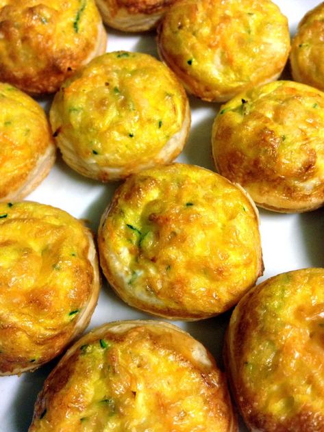 Mini Zucchini Quiches | Simple Toddler Recipes Toddler Puff Pastry Recipe, Bacon Cupcakes Recipe, Zucchini Quiche Recipes, Easy Puff Pastry Recipe, Food Finger, Cheesy Pasta Recipes, Zucchini Quiche, Veggie Ideas, Recipes Using Bananas