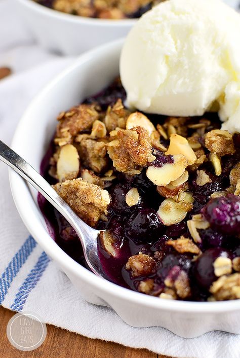 Blueberry Almond Crisp is a sweet-tart celebration of blueberries with an irresistible crisp topping! #glutenfree | iowagirleats.com Gluten Free Blueberry Crisp, Tropical Sangria, Tiger Butter, Blueberry Crisp Recipe, Blueberry Desserts Recipes, Crisp Desserts, Blueberry Crisp, Muffin Tops, Fruit Crisp