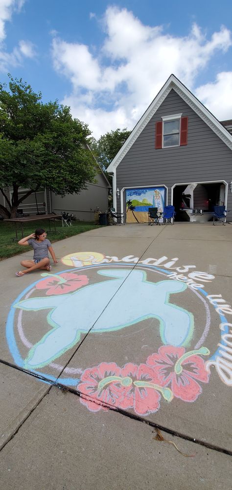 Chalk Aesthetic Sidewalk, Summer Sidewalk Chalk Art Ideas, Beach Chalk Art, Chalk Driveway Ideas, Chalk Art Preppy, Summer Sidewalk Chalk Art, Hopscotch Ideas Sidewalk Chalk, Ocean Chalk Art, Chalk Art Beach