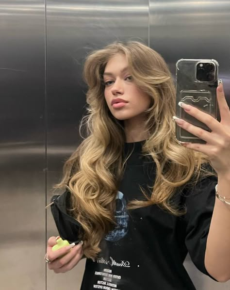 Long Butterfly Haircut Blonde, Long Layered Hair With Angles, In Between Curly And Wavy Hair, Curtain Bangs Long Hair Blowout, Blonde Soft Curls, Effortless Wavy Hair, Long Effortless Hair, Porcini Brown Hair, Ashley Lamarca Hair