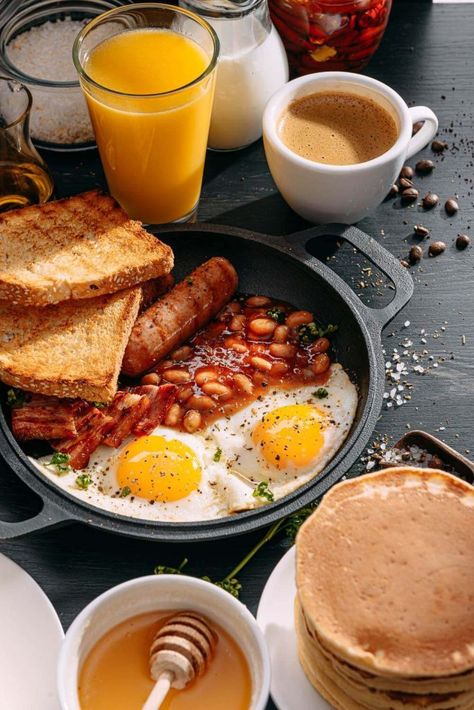 Slow Cooker Full English Breakfast Baked Beans Breakfast, English Breakfast Aesthetic, English Breakfast Ideas, Sunday Morning Breakfast Ideas, Breakfast Hot Dog, Trattoria Design, Breakfast Baked Beans, Eggs And Bacon Breakfast, English Meals